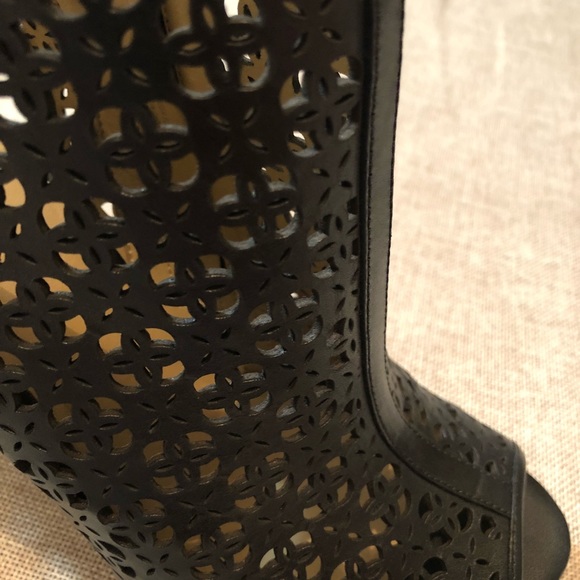 👗Ann Taylor Black Cutout Billie Shoes - Picture 5 of 6